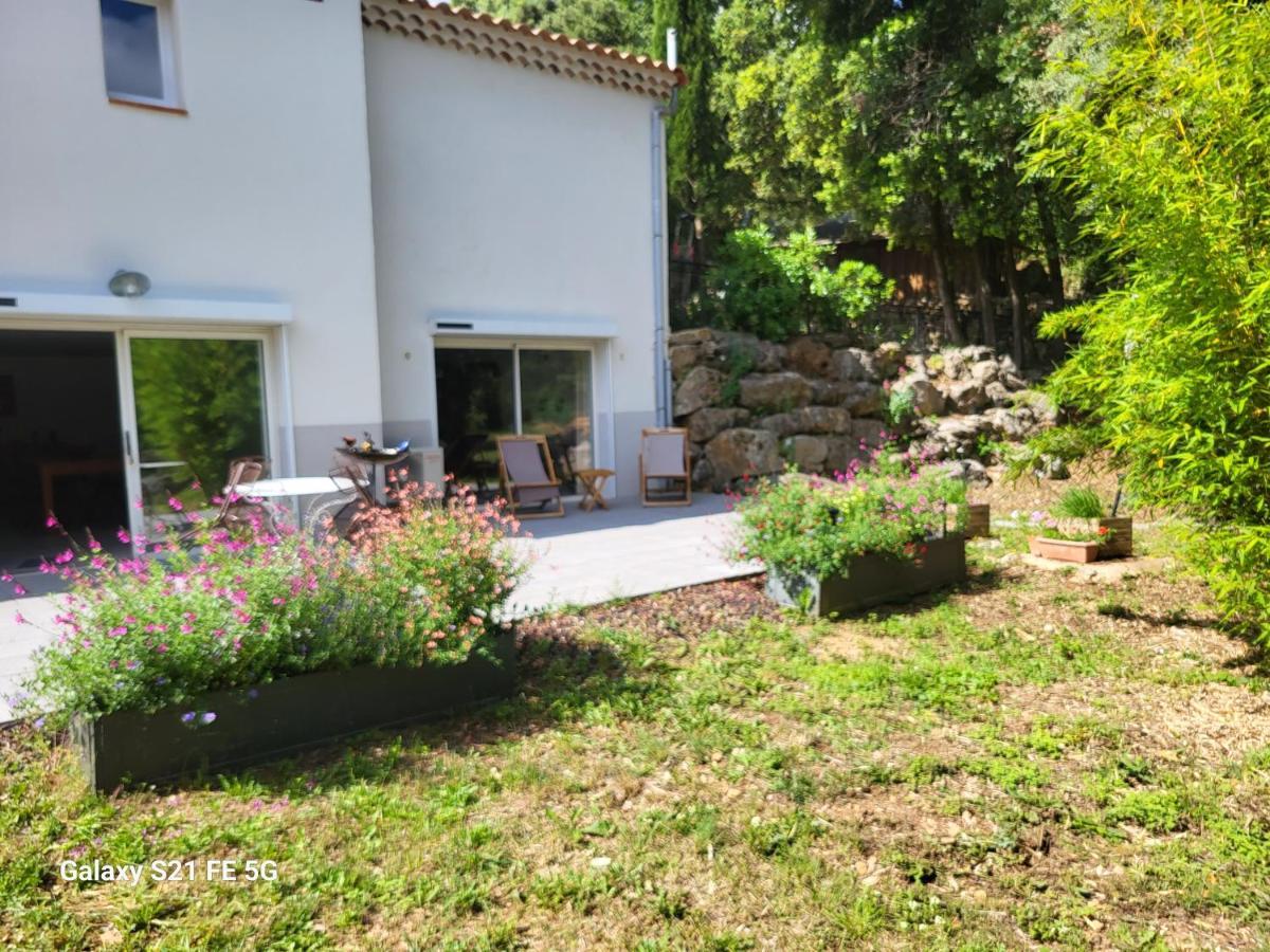 Un écrin de verdure et plus.. Besse-sur-Issole Exterior foto